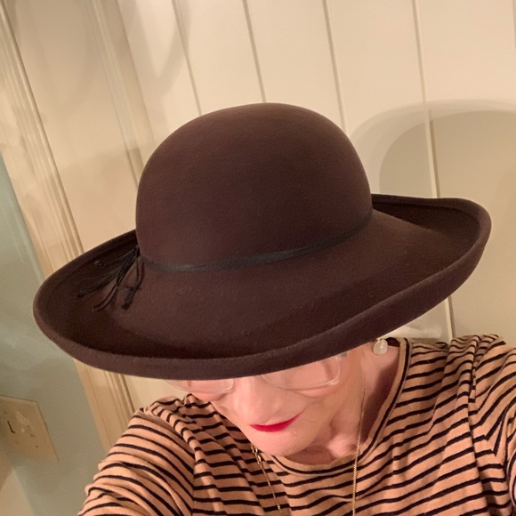 Helen Kaminski Accessories - Helen Kaminski beautiful & elegant Hat!